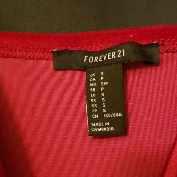 Red dress - Picture 3 of 3